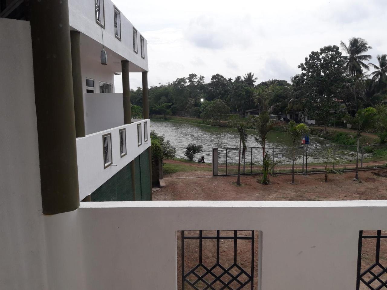 Kanora Lake Resort Maharagama Esterno foto